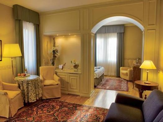 Regina Adelaide Hotel 4*